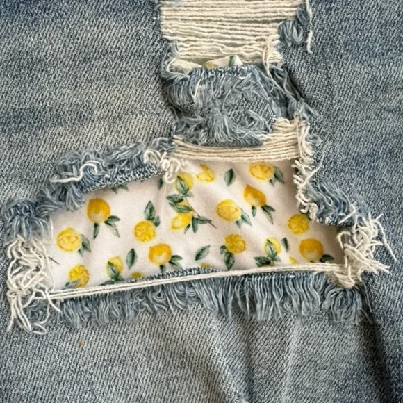 Judy Blue Lemon Drop Patch Jean Shorts Women's 3XL/22 Blue Denim Distressed - Picture 4 of 10